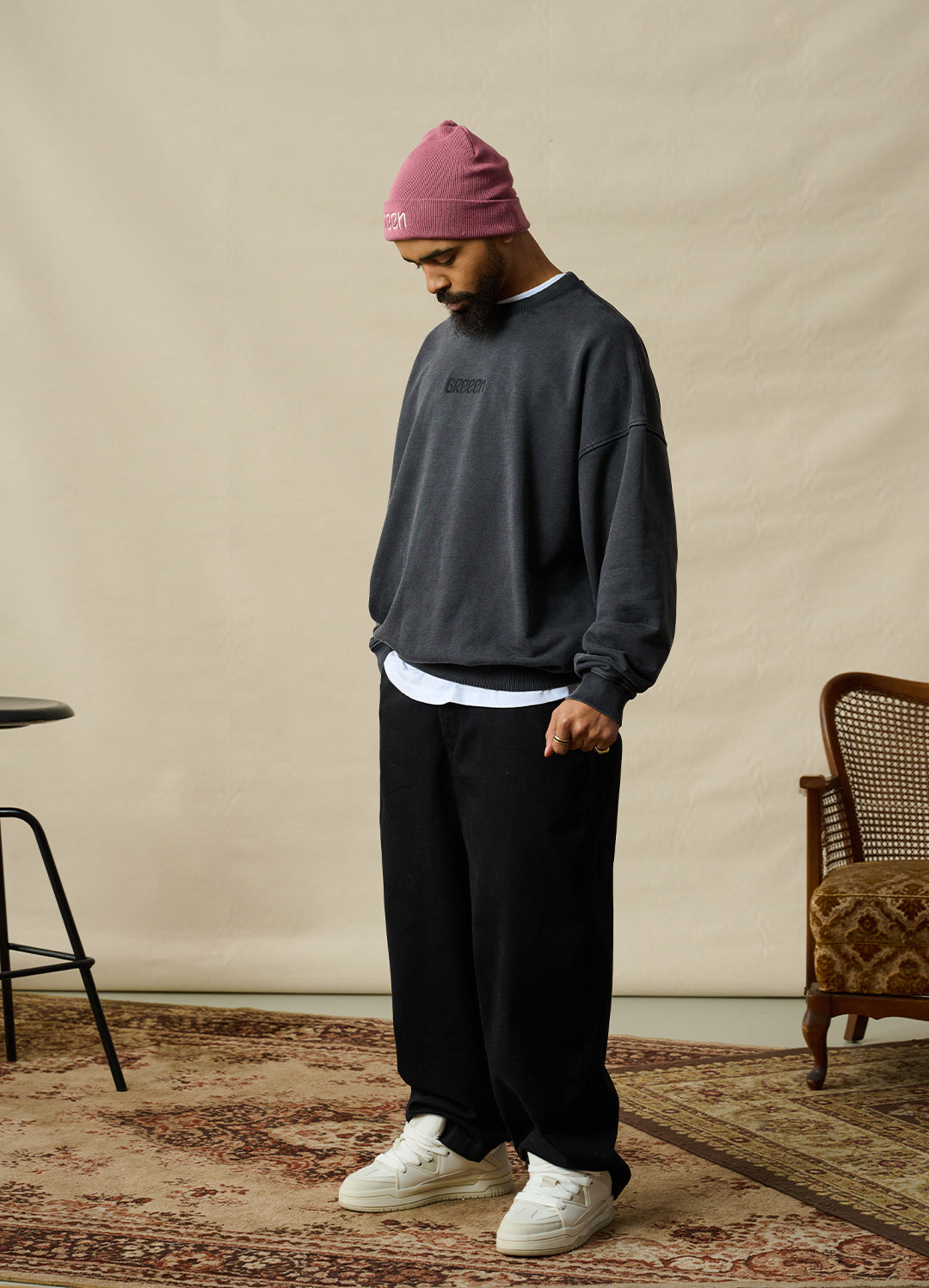 SCHWARZES LOGO SWEATER