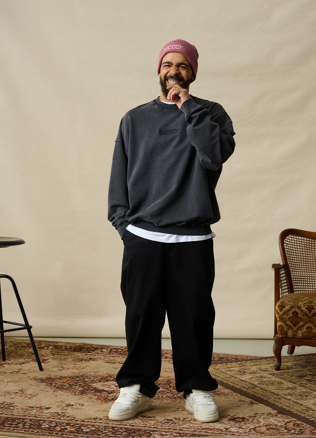 SCHWARZES LOGO SWEATER