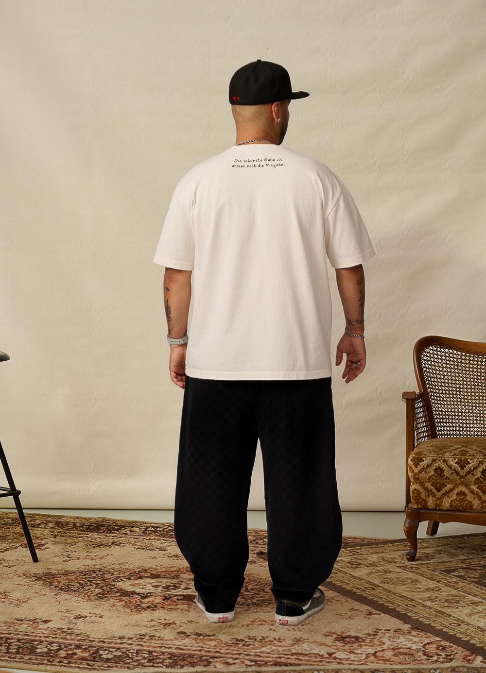 Hingabe - Off White T-Shirt