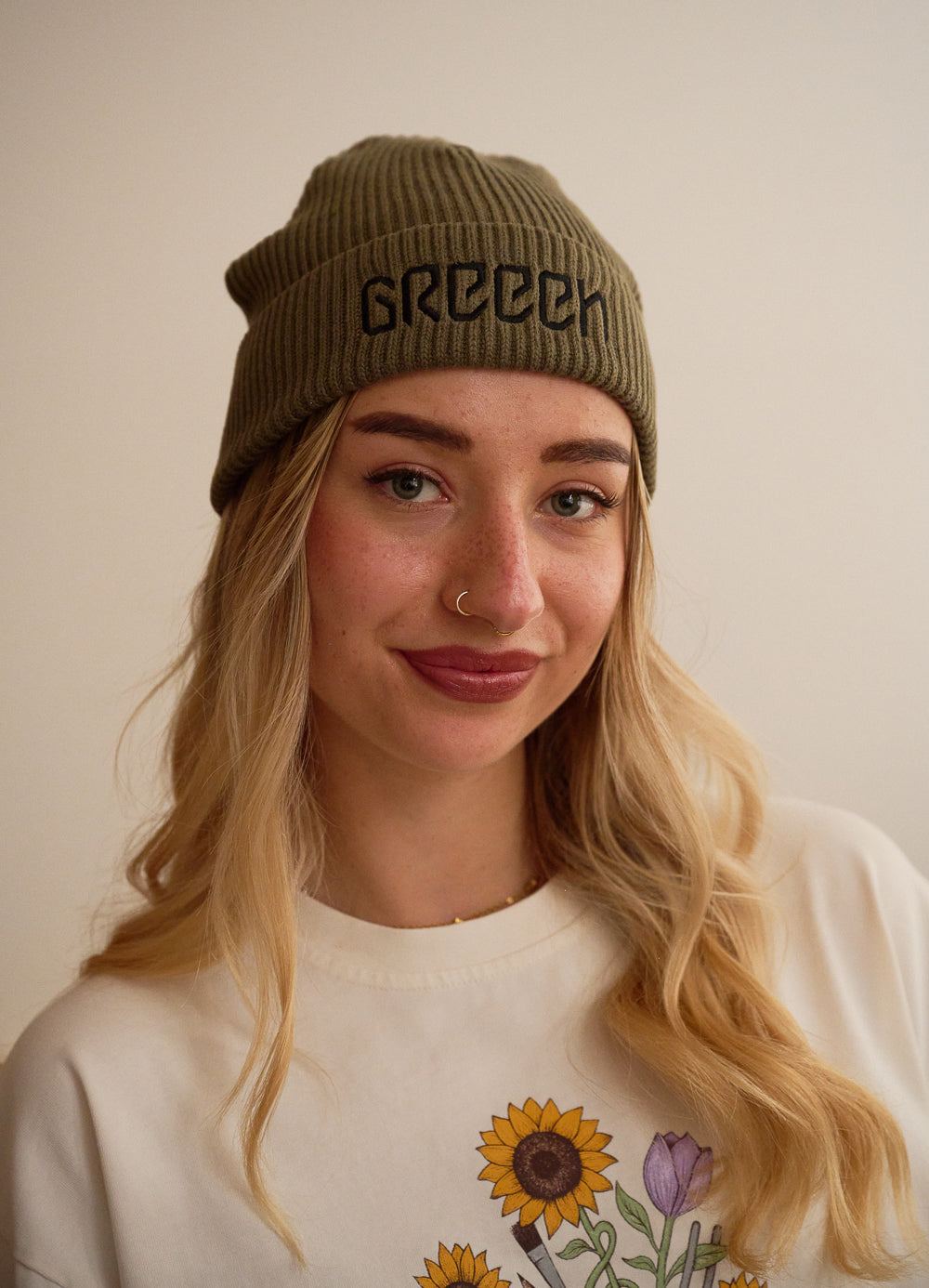 KHAKI FISHERMAN BEANIE - SCHWARZES LOGO