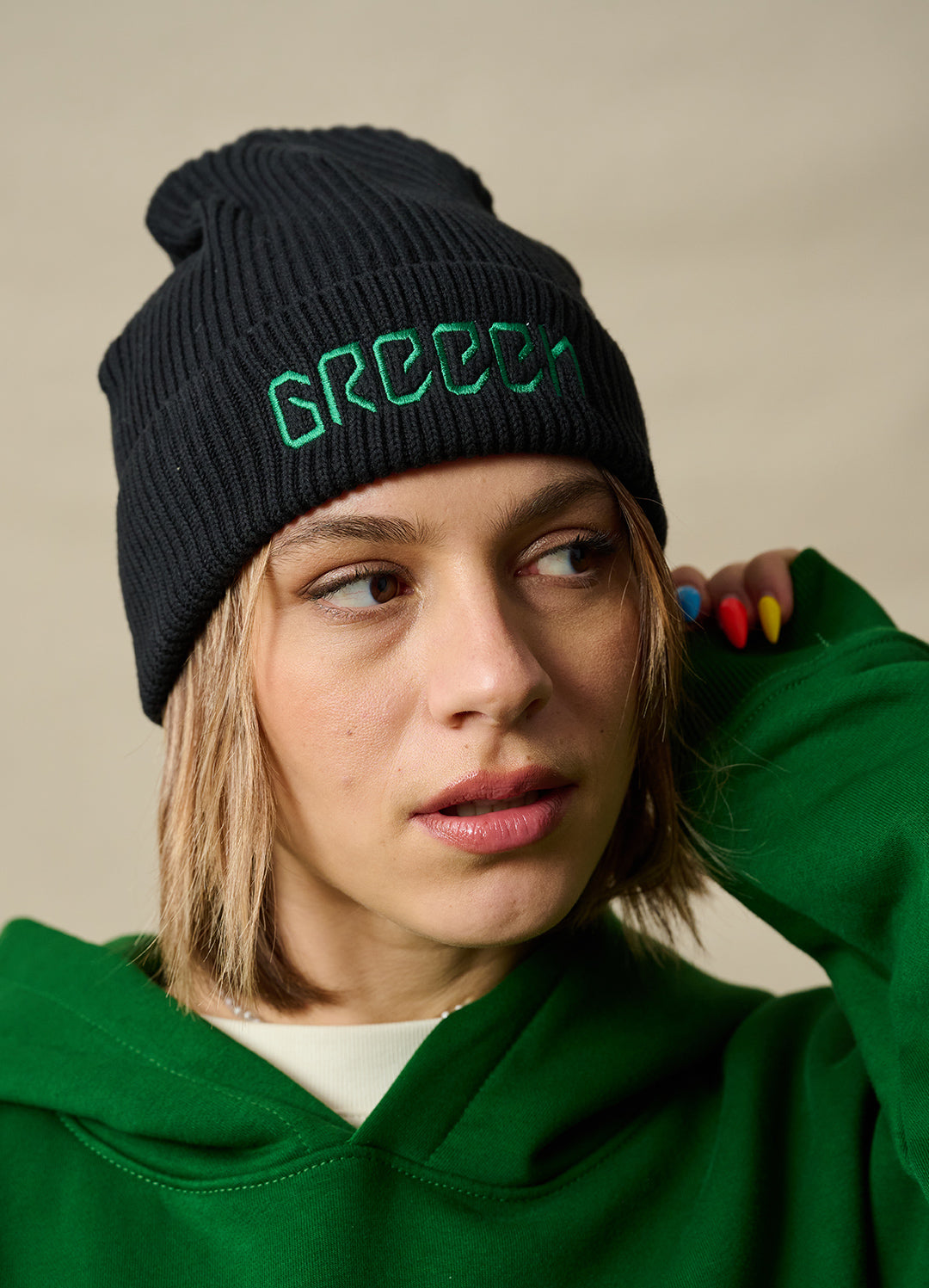SCHWARZ FISHERMAN BEANIE - GRÜNES LOGO
