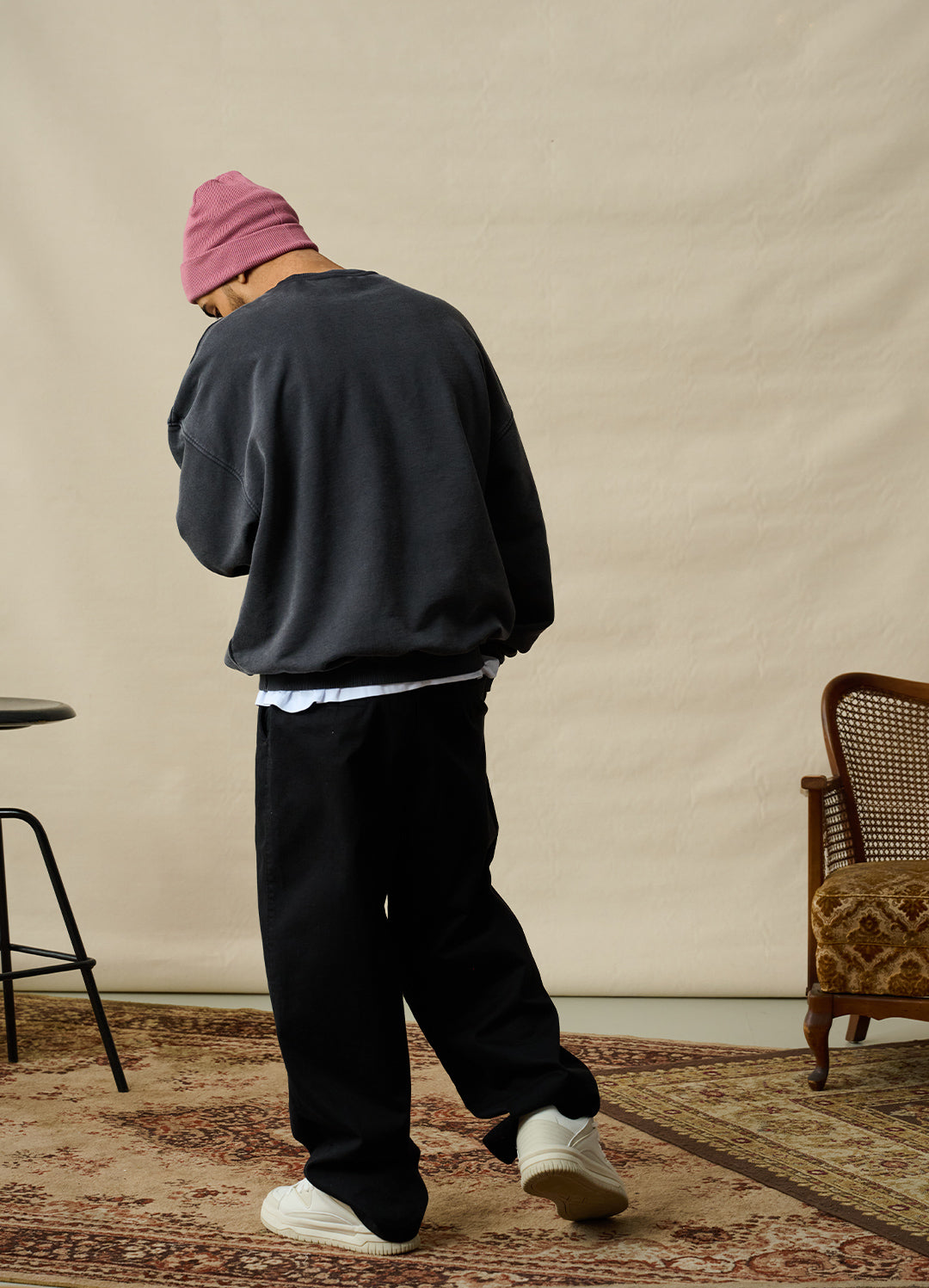 SCHWARZES LOGO SWEATER